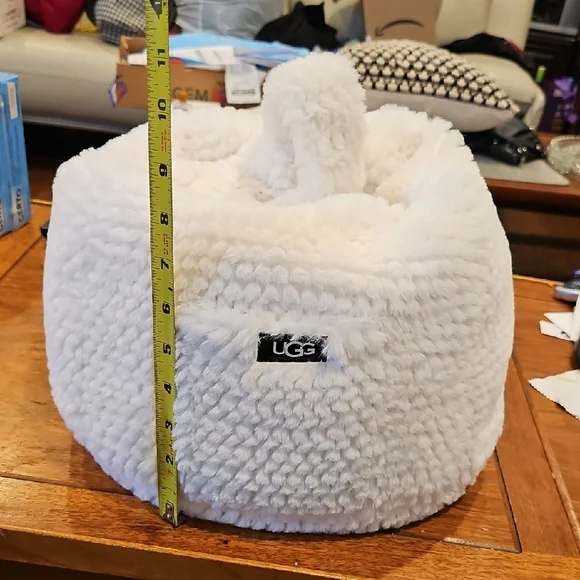 Cozy UGG White Sherpa Pillow With Pocket - Picture 4 of 5